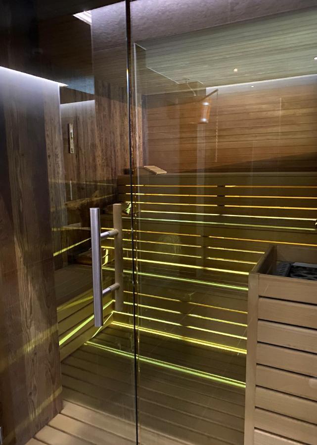 Hotel Wellness Eau De Roche Durbuy Exterior photo